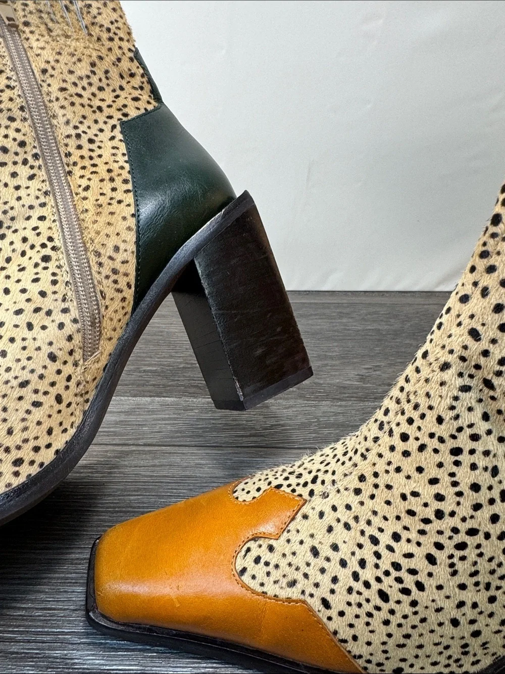 Jeffrey Campbell Tan Spotted Ankle heeled boots woman’s SZ 9 (j269)